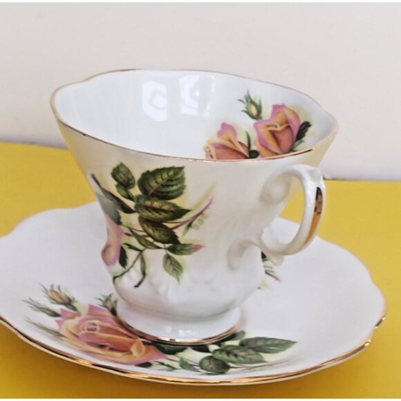 Royal Albert Pedestal Tea Cup & Saucer - Margaret Yellow Sweetheart Rose - Picture 3 of 12